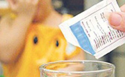 Uống Oresol được pha quá đặc, bé trai 9 tháng tuổi ở Hà Nội rơi vào tình trạng rối loạn ý thức