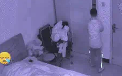 Đứa trẻ buổi tối lén nấp trong tủ quần áo của bố mẹ khiến nhiều người giật thót tim: Không thay đổi, ảnh hưởng con cả đời