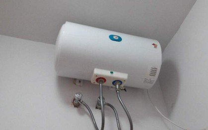 Có nên tắt bình nóng lạnh trước khi tắm?
