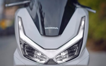 Xe tay ga trên hạng Air Blade của Honda ra mắt bản mới: "Ăn" 2,1L/100km, giá quy đổi rẻ hơn SH Mode