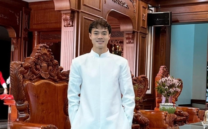 Văn Toàn khai bút đầu năm chốt câu xanh rờn: “Cuối năm lấy vợ”