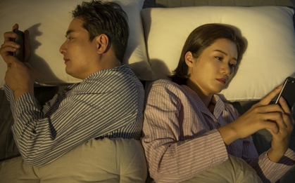 Luôn tự hào chồng chiều vợ, tôi sững sờ khi vô tình đọc được những tin nhắn của anh với người đồng nghiệp