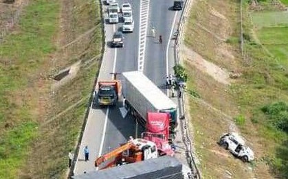 Chủ đầu tư cao tốc nói gì về điểm vuốt nối được cư dân mạng "mổ xẻ" sau tai nạn 3 người chết?