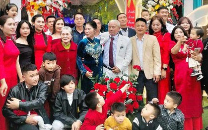 Xúc động đám cưới của cụ ông cụ bà U80: "Cảm giác nắm tay vợ bước vào hôn trường như ngày mới đôi mươi của 50 năm về trước"