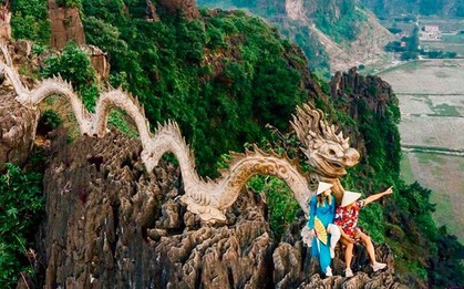 Chinh phục đỉnh núi rồng ở Hang Múa trong năm mới Giáp Thìn 2024