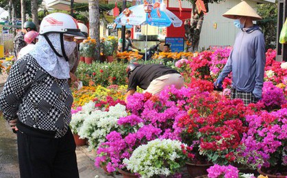 Một năm khó khăn, thương lái ở Bình Dương lo hoa ế đến đêm 30 Tết