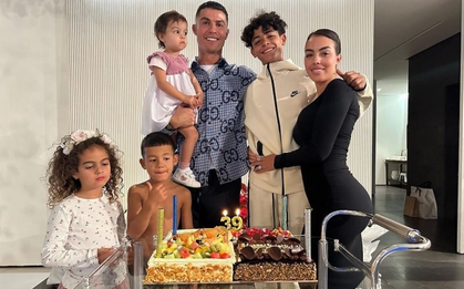 Ronaldo đăng ảnh khoe sinh nhật lần thứ 39, fan ngỡ ngàng trước chiều cao khó tin của cậu con trai cả