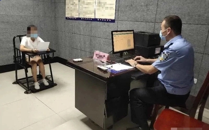 Cuối năm, nữ giám đốc mang gần 200 triệu đồng ra ngân hàng đổi tiền thì bất ngờ bị cảnh sát triệu tập