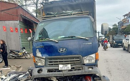 Hà Nội: Ô tô tải tông hàng loạt xe máy, một người tử vong