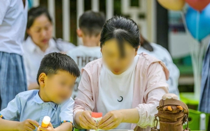 Bà mẹ ở TP.HCM liệt kê tiền học 1 tháng của con, nhiều người lắc đầu: Tưởng học trường công thì "dễ thở" lắm