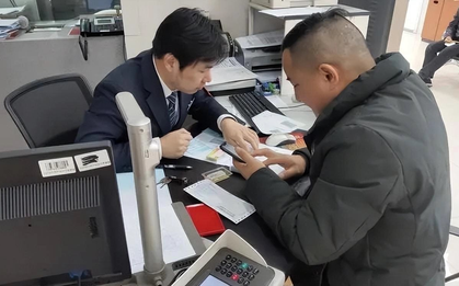 Người đàn ông vay nợ tín dụng 652 triệu đồng rồi "quên trả", 3 năm sau phát hiện mang nợ hơn 4,1 tỷ đồng, ngân hàng thẳng thừng tuyên bố: "Không có sai sót"