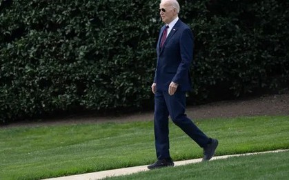 Đôi giày mới của Tổng thống Mỹ Biden gây xôn xao