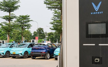 Ông Phạm Nhật Vượng không nói đùa - Việt Nam đang sở hữu mật độ trạm sạc lớn hàng đầu thế giới: gấp 5 lần Mỹ, cao hơn cả Trung Quốc