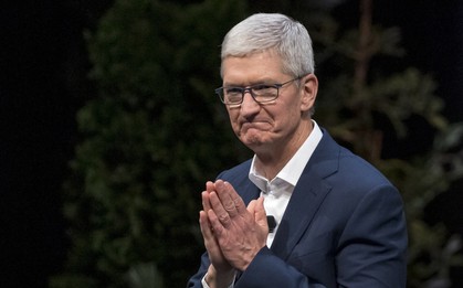 Ngày buồn của Apple: Vốn hóa ''bốc hơi'' 113 tỷ USD sau 1 đêm, Tim Cook lật đật tới Trung Quốc cứu đế chế lung lay