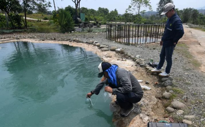 Phát hiện “luồng khí lạ” không mùi, đội ngũ công nhân lập tức cho lấp kín, gần 2 thập kỷ sau mới biết là “kho báu khủng”, một lượng nhỏ cũng đủ dùng cho một ngành công nghiệp trong 200 năm