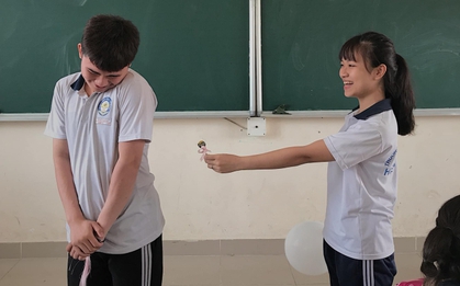 Cập nhật tình hình 8/3 của học sinh cả nước: Thường ngày hơn thua từng tí một nhưng hôm nay các chị em là nhất!