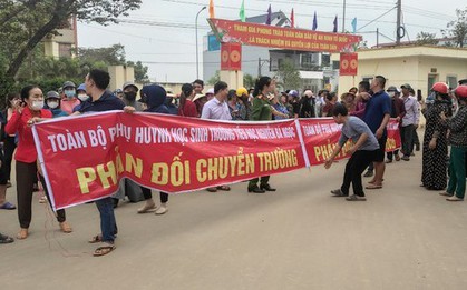 Vụ hàng trăm phụ huynh cho con nghỉ học ở Thanh Hoá: Tạm dừng sáp nhập trường