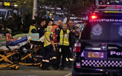 Nhân chứng kể lúc "tưởng sẽ chết" khi kẻ tấn công đâm hàng loạt người ở Sydney