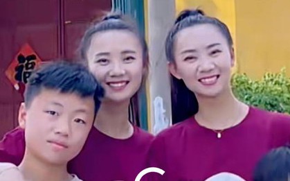 Cặp chị em sinh đôi tái hợp sau 3 thập kỷ xa cách, ngỡ ngàng nhận ra giống nhau từ kiểu tóc đến tên con