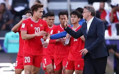 Ngôi sao ĐT Việt Nam lần đầu lên tiếng bênh HLV Troussier: "Nhìn thầy rất thương!"