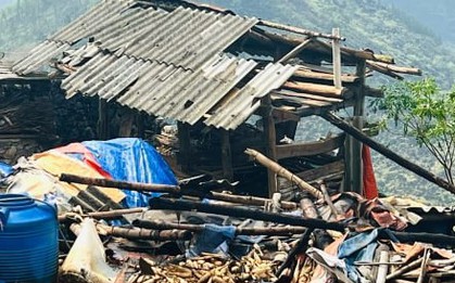 Mưa lớn kèm dông lốc làm sập nhà, bé 5 tuổi tử vong ở Hà Giang