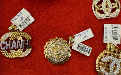 Tiệm vàng ở Vĩnh Phúc bán sản phẩm giả nhãn hiệu Gucci, Dior, Louis Vuitton