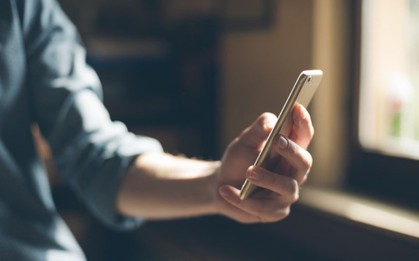 Người nhà gọi nói cần tiền, đã nhận diện, đúng tên tài khoản ngân hàng, vẫn đừng vội chuyển mà hãy làm việc này trước!