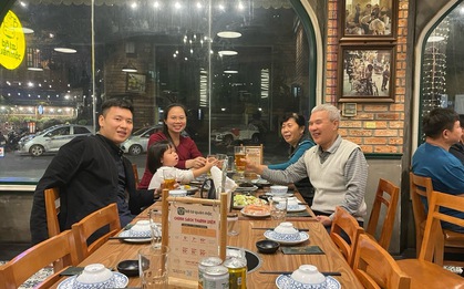 Mẹ bỉm biết ơn lẫn tự hào vì được ăn cơm cữ bố chồng tự tay vào bếp, đơn giản mà đầy ắp yêu thương