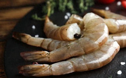 "Khi ăn tôm có cần thiết bỏ chỉ tôm không?": Ngư dân già sẽ cho bạn biết câu trả lời