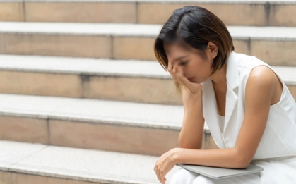 Tôi bị chính bố mẹ đẻ vắt kiệt sức lực và tiền bạc để lo cho đứa em trai đang tuổi ăn tuổi chơi