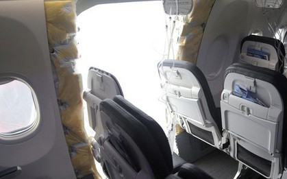 Máy bay Mỹ bung thân trên không: Điều khoản đền bù “bí mật” của Boeing