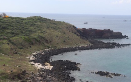 Lượng khách đến Phú Quý bắt đầu tăng mạnh trong mùa du lịch