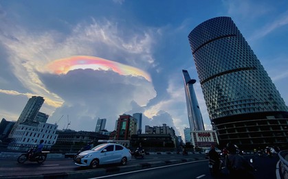 Chòm mây ngũ sắc tuyệt đẹp xuất hiện trên bầu trời TP.HCM đúng vào "Ngày của mẹ", nhiều người thích thú chụp ảnh