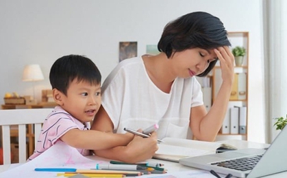 Mẹ đơn thân ở TP.HCM chia sẻ mức học phí hàng tháng của con trai, một giám đốc vào bình luận: Sang hơn cả con tôi!