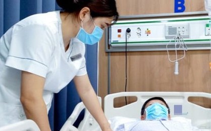 Đi nắng về liền nằm máy lạnh, người đàn ông bị liệt nửa người