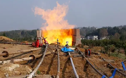 Giếng khoan 5.700m phát tin mừng vì xuất hiện ngọn lửa bốc cháy cao 8m, cánh cửa kho báu được bật tung nhờ công nghệ siêu khủng