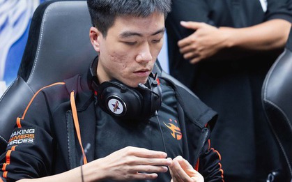 Xuân Bách chính thức giải nghệ, "ADN cuối cùng" của Team Flash sẽ không còn thi đấu!