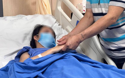 Nữ bác sĩ bị kính rơi vào người được chuyển viện, bố nghẹn ngào động viên: "Giờ con nằm trên giường bệnh lại là lúc bố được nhìn thấy con nhiều nhất"
