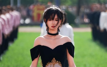 Bức ảnh nữ thần cầm bảng hội thao hút 32.000 lượt like, netizen vừa ôm tim vừa thắc mắc: Sao mà xinh như AI?
