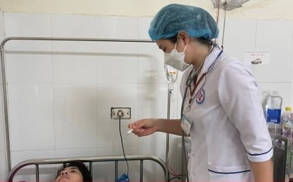 6 người nhập viện sau khi ăn bánh mì ở chợ