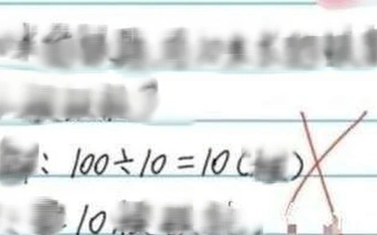 Con làm 100 : 10 = 10 bị gạch sai, bố bức xúc gọi thẳng cho cô giáo để đối chất và sự thật bẽ bàng đằng sau