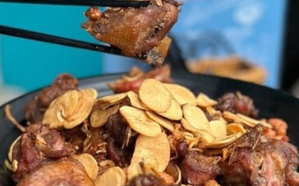 Quán ngan cháy tỏi ngon nức tiếng ở TP.HCM