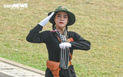 Ngắm những "bóng hồng" tham gia diễu binh kỷ niệm Chiến thắng Điện Biên Phủ