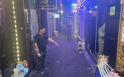 TP HCM: Bắt chủ nhà hàng và nhiều nhân viên lột đồ của khách giữa quận 1