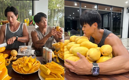 Park Hae Jin cùng hội bạn "xử" hết 20kg xoài Việt Nam trong 2 ngày tới Nha Trang khiến các fan bật cười thích thú