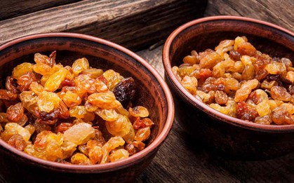 Loại trái cây sấy khô phổ biến có vị ngọt đậm nhưng lại tốt cho răng miệng, giúp hạ huyết áp, ngừa bệnh mãn tính