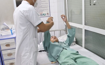 Nam thanh niên thoát nguy cơ liệt tứ chi nhờ phẫu thuật thay thân đốt sống nhân tạo