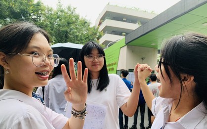Thi chuyên lớp 10 ở Hà Nội: Không quá áp lực; Cập nhật đề thi Toán
