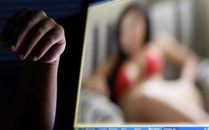 Dùng hình ảnh cô gái trẻ đẹp, khêu gợi dụ dỗ "chat sex" rồi tống tiền