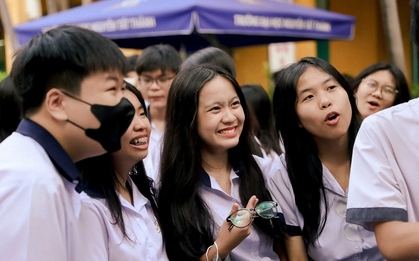 ĐÃ CÓ ĐIỂM THI LỚP 10 TP.HCM: Toán 56% bài thi dưới 5, tiếng Anh mưa điểm 10, còn Văn chỉ 1 bài cao nhất 9,5!